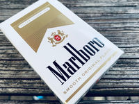 Pack%20of%20marlboro%20cigarettes%2c%20made%20by%20philip%20morris